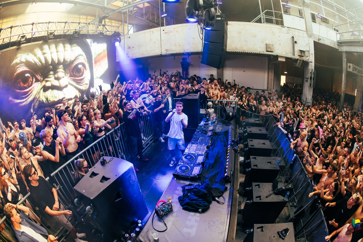 Loading... just a sec